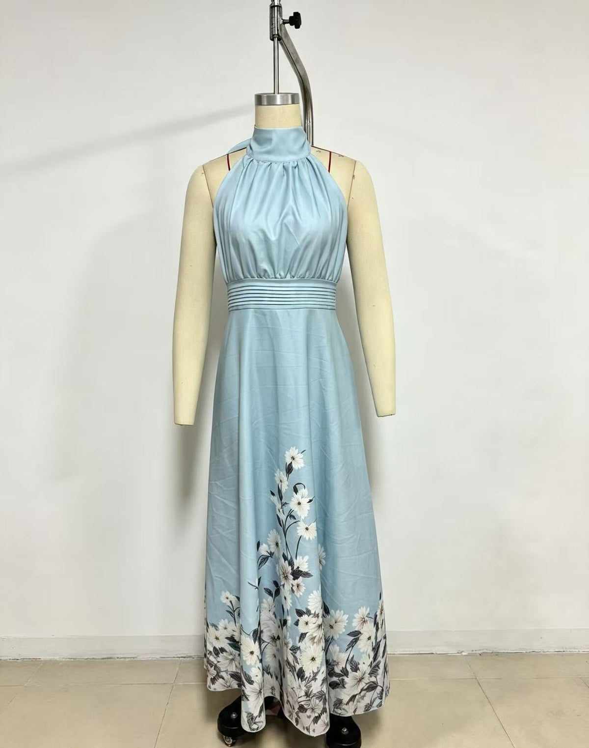 2026 New Halter Sleeveless Lace Printing Elegant Graceful Long Dress